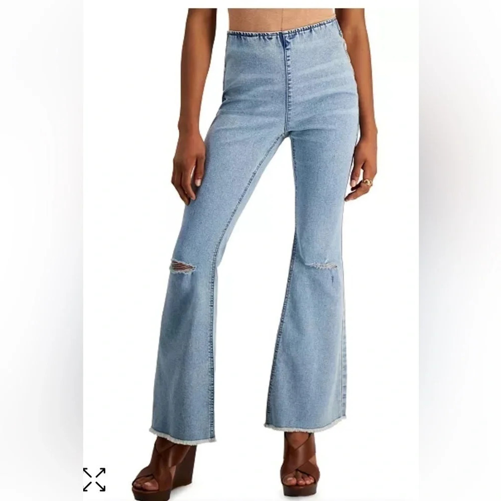 TINSELTOWN High Rise Light Denim Pull-On Flare-Leg Jeans size 9